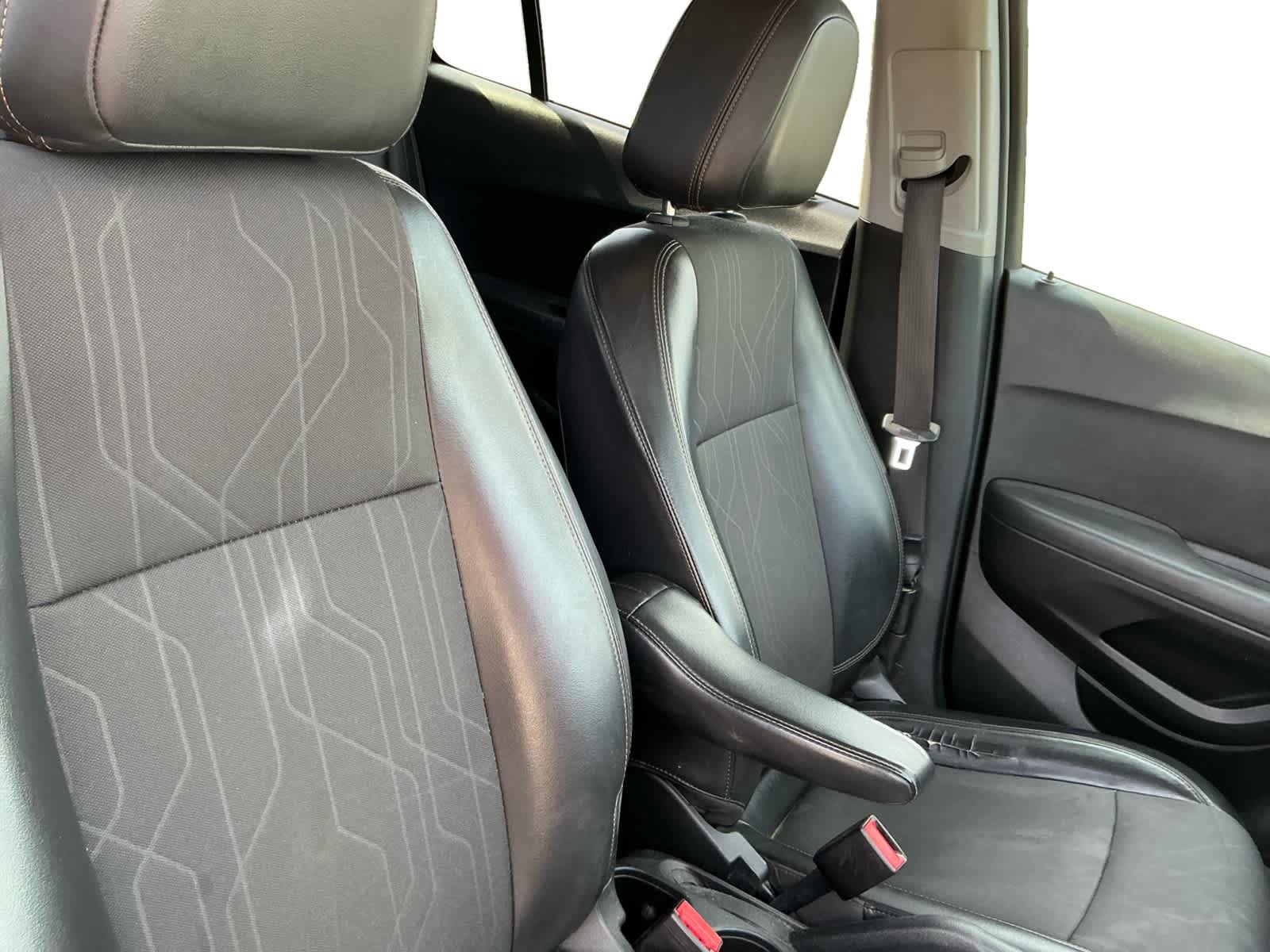 Used 2019 Chevrolet Trax LT w/ LT Convenience Package FWD image 15