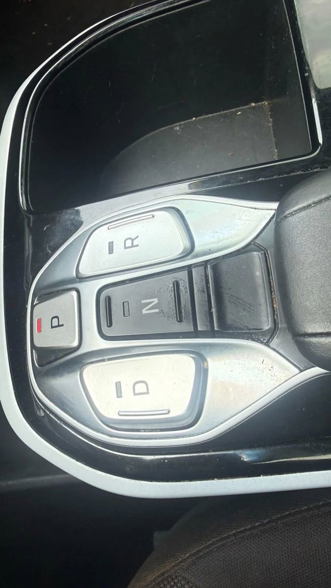 Used 2018 Hyundai Ioniq Electric FWD image 15