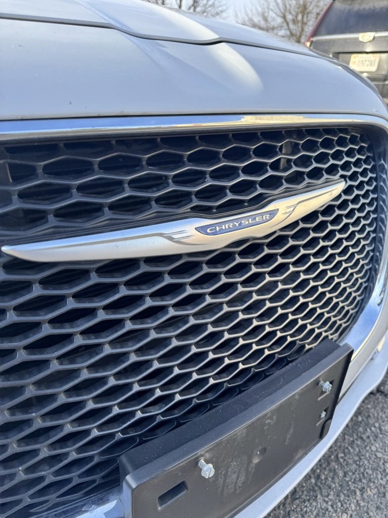 Used 2023 Chrysler 300 Touring w/ Safetytec Plus Group image 6