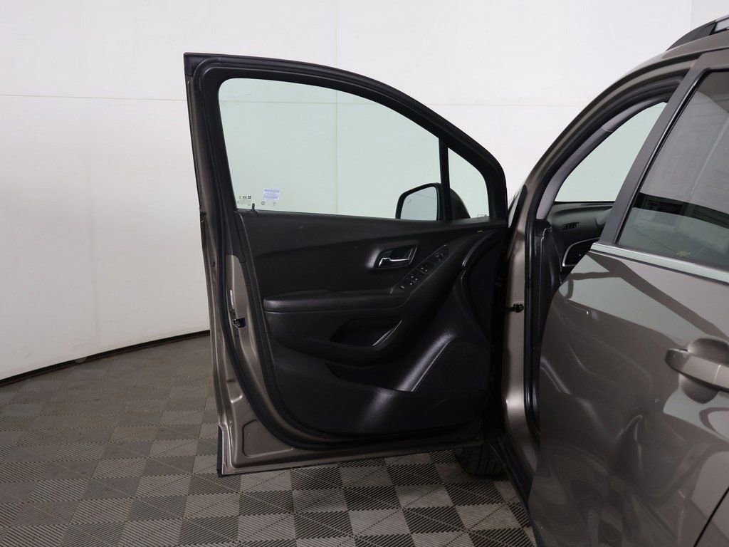 Used 2020 Chevrolet Trax LT w/ Driver Confidence Package image 15