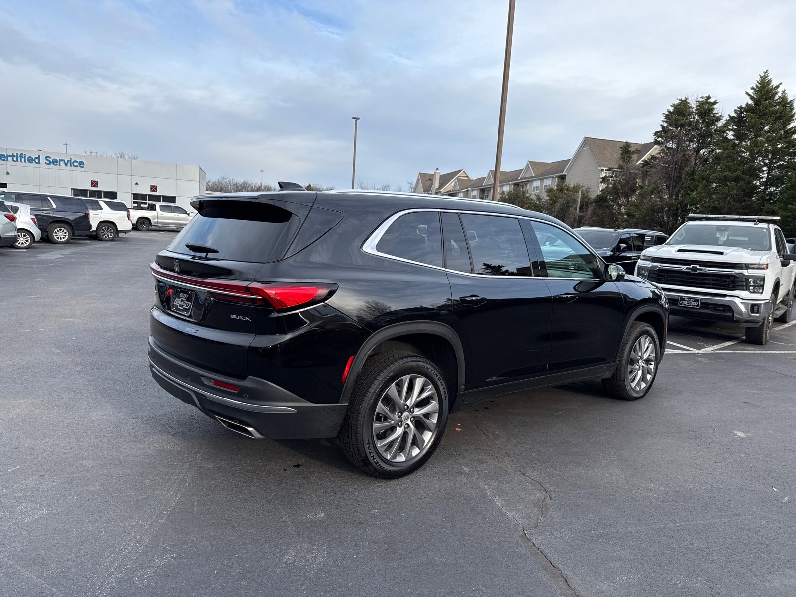 Used 2025 Buick Enclave Preferred image 3