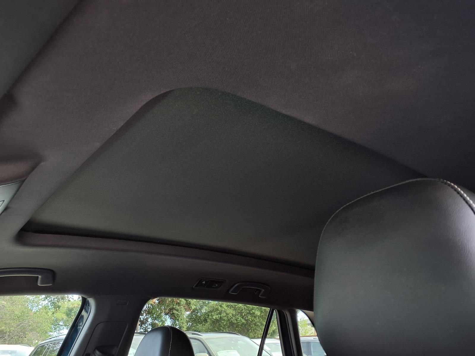 Used 2020 Volkswagen Atlas Cross Sport SE w/ Panoramic Sunroof Package image 17