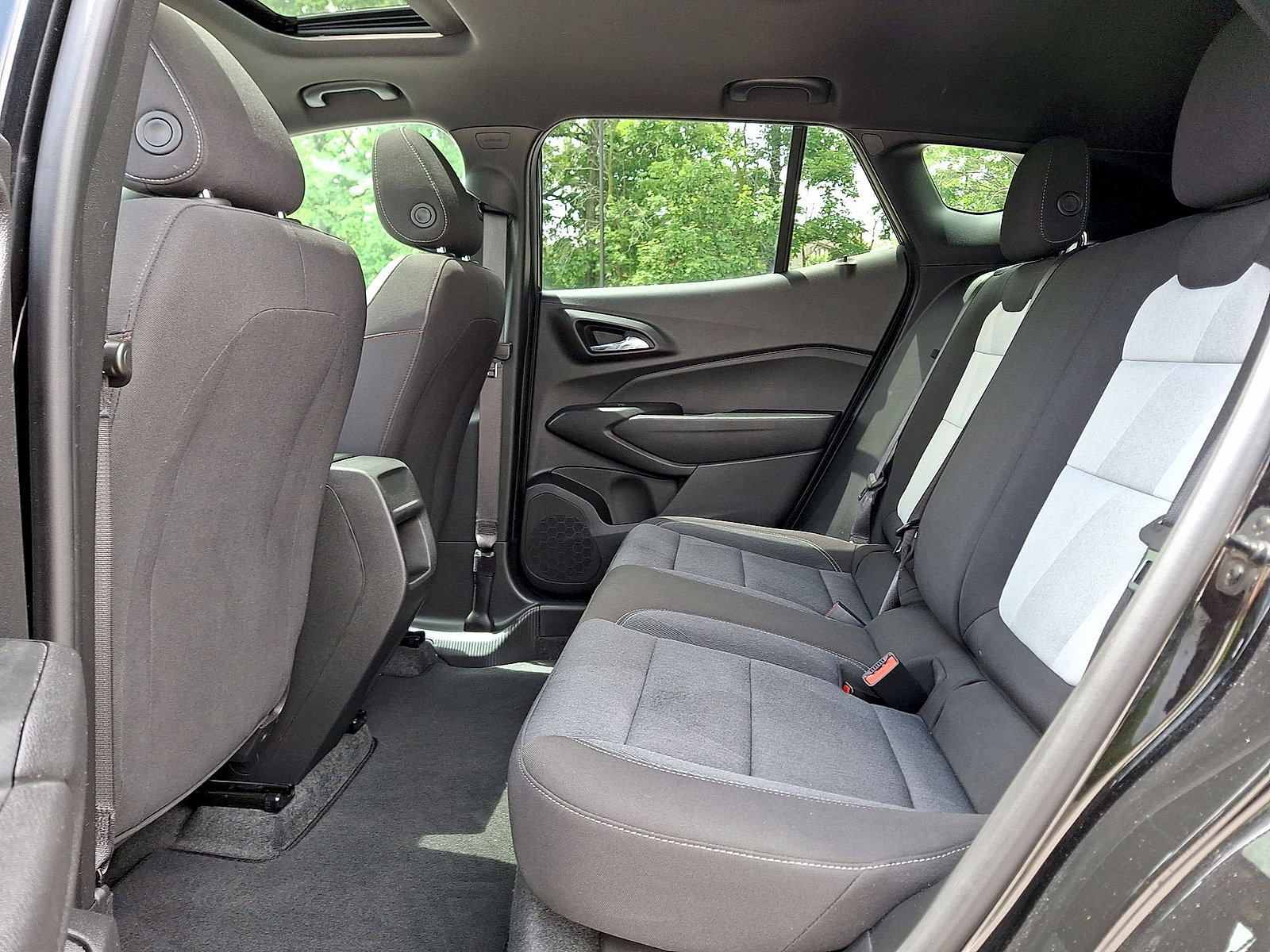 Used 2025 Chevrolet Trax RS w/ Sunroof Package FWD image 20