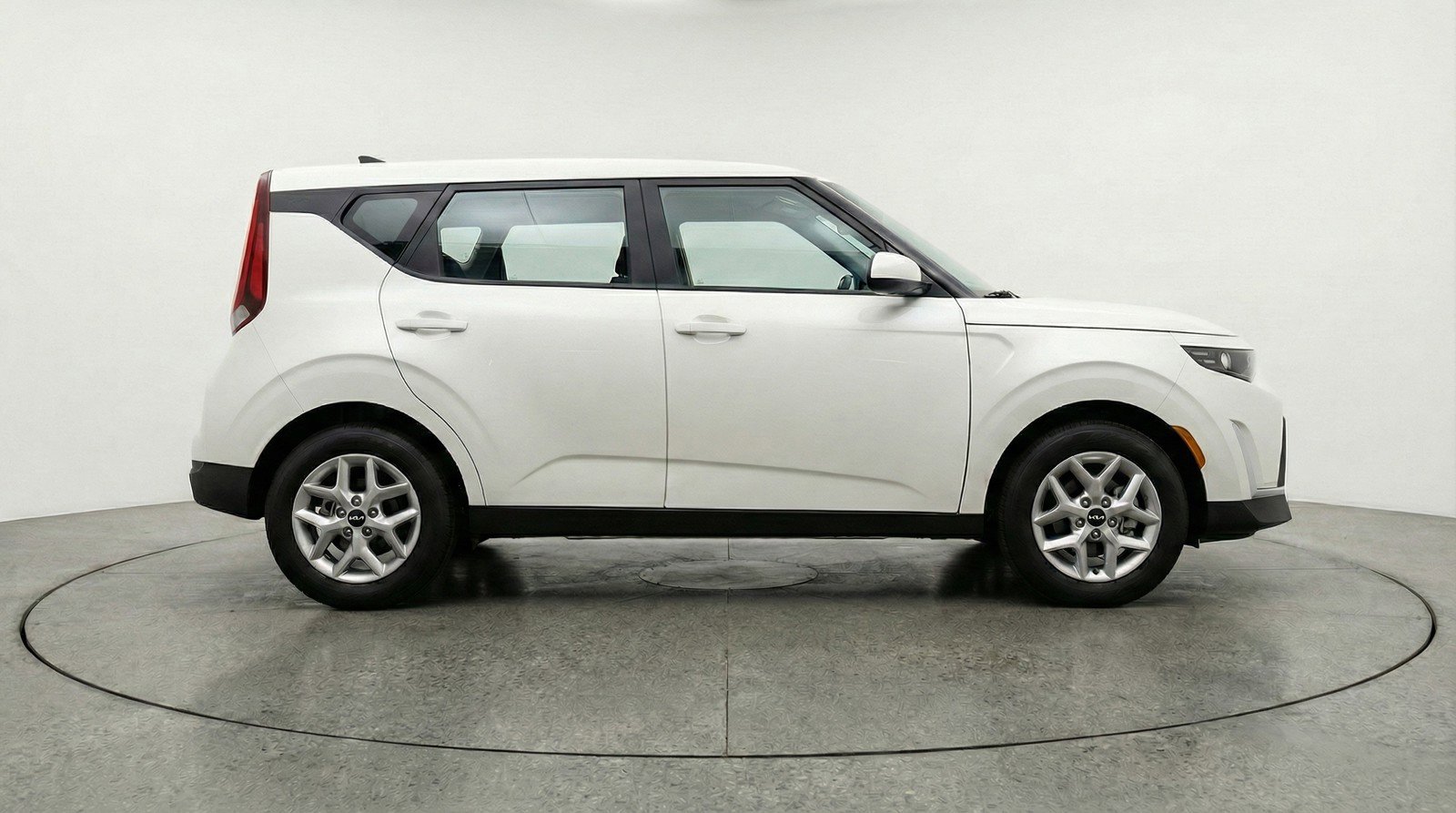 Used 2025 Kia Soul LX w/ LX Technology Package image 9