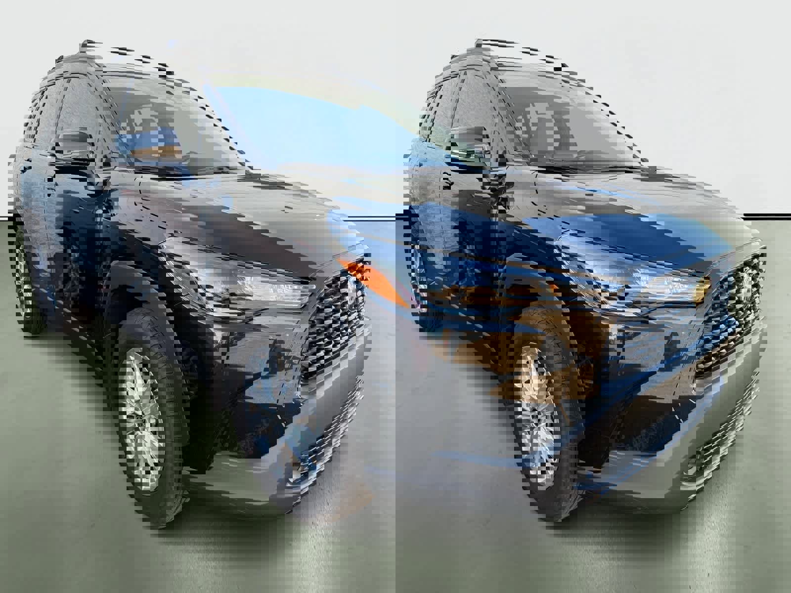 Used 2024 Toyota Corolla Cross LE image 5