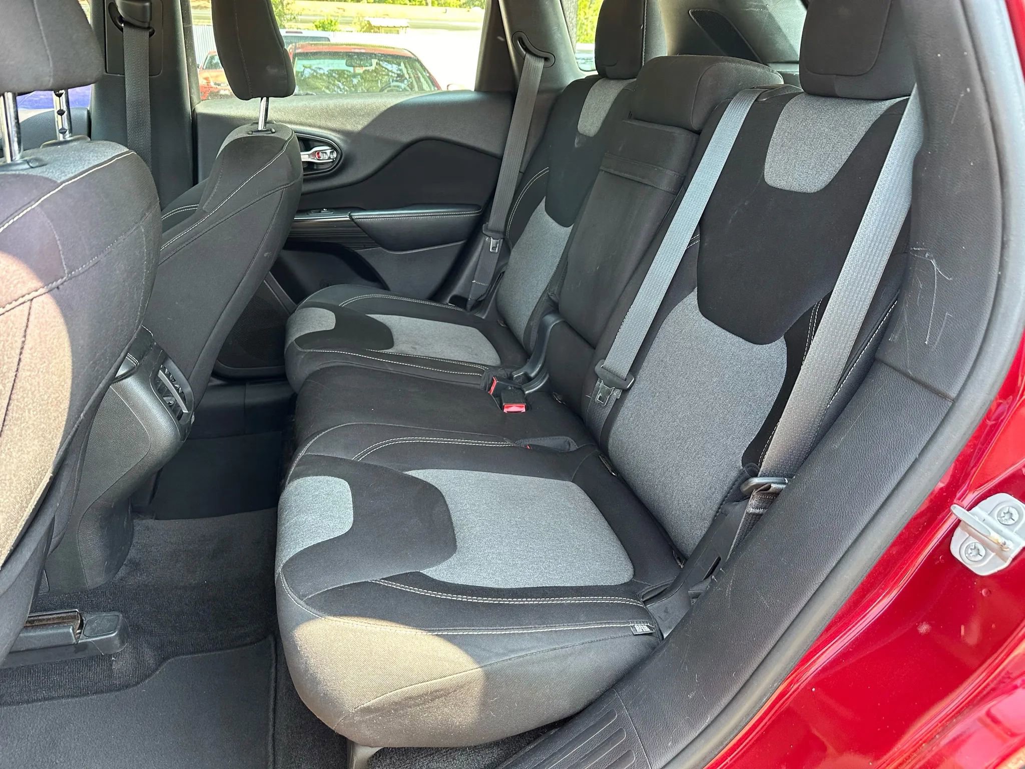 Used 2014 Jeep Cherokee Sport image 9