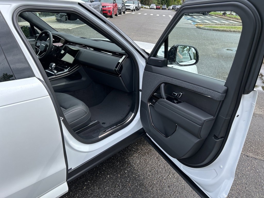 New 2025 Land Rover Range Rover Sport Dynamic SE image 19