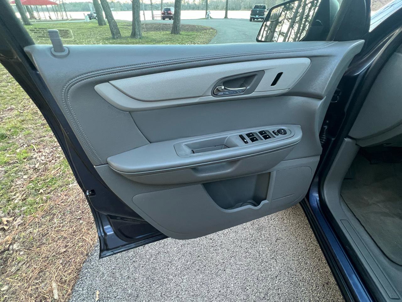 Used 2013 Chevrolet Traverse LS image 29