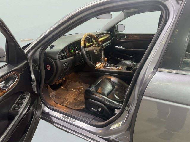 Used 2008 Jaguar XJ8 RWD image 17