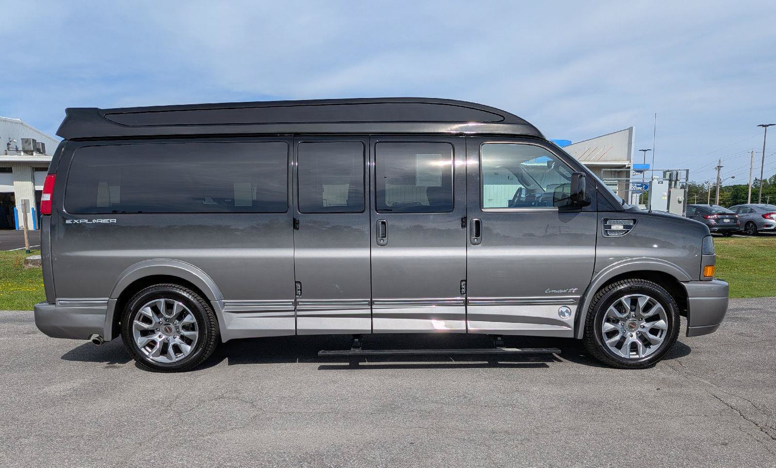 Used 2023 GMC Savana 2500 Extended RWD image 6