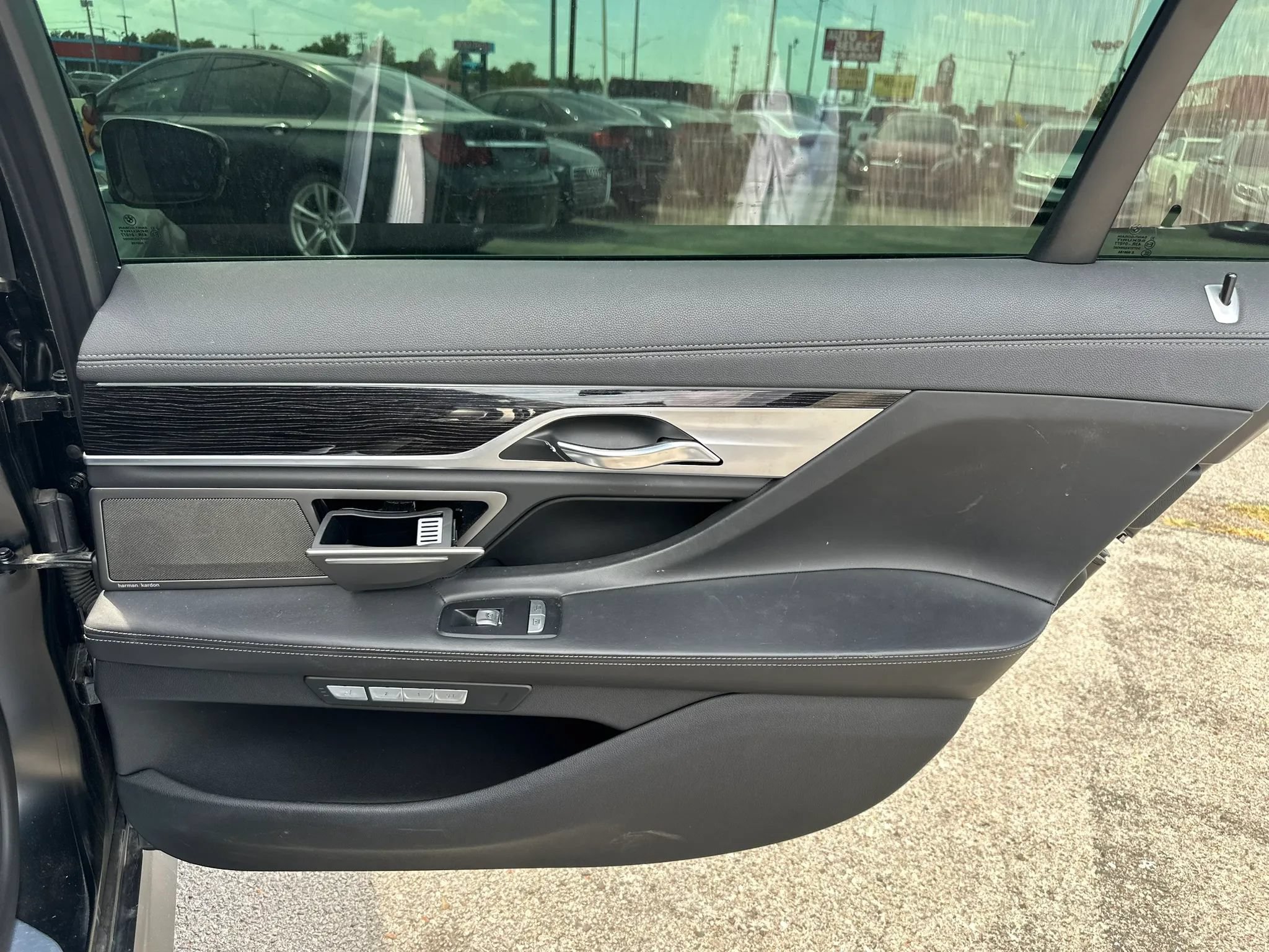 Used 2018 BMW 750i RWD image 22