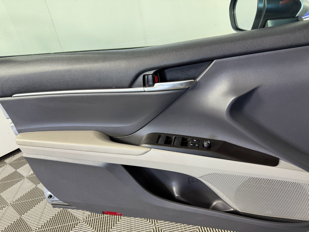 Used 2022 Toyota Camry LE image 14