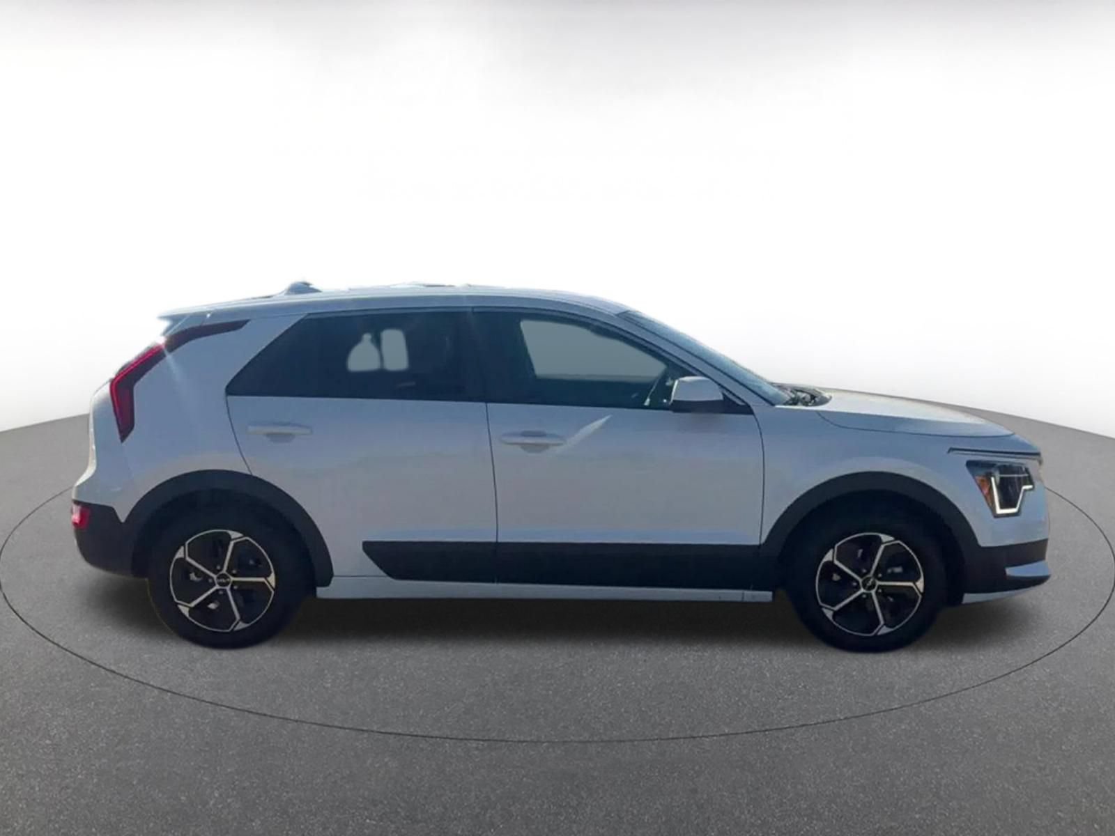 Used 2026 Kia Niro LX FWD image 16
