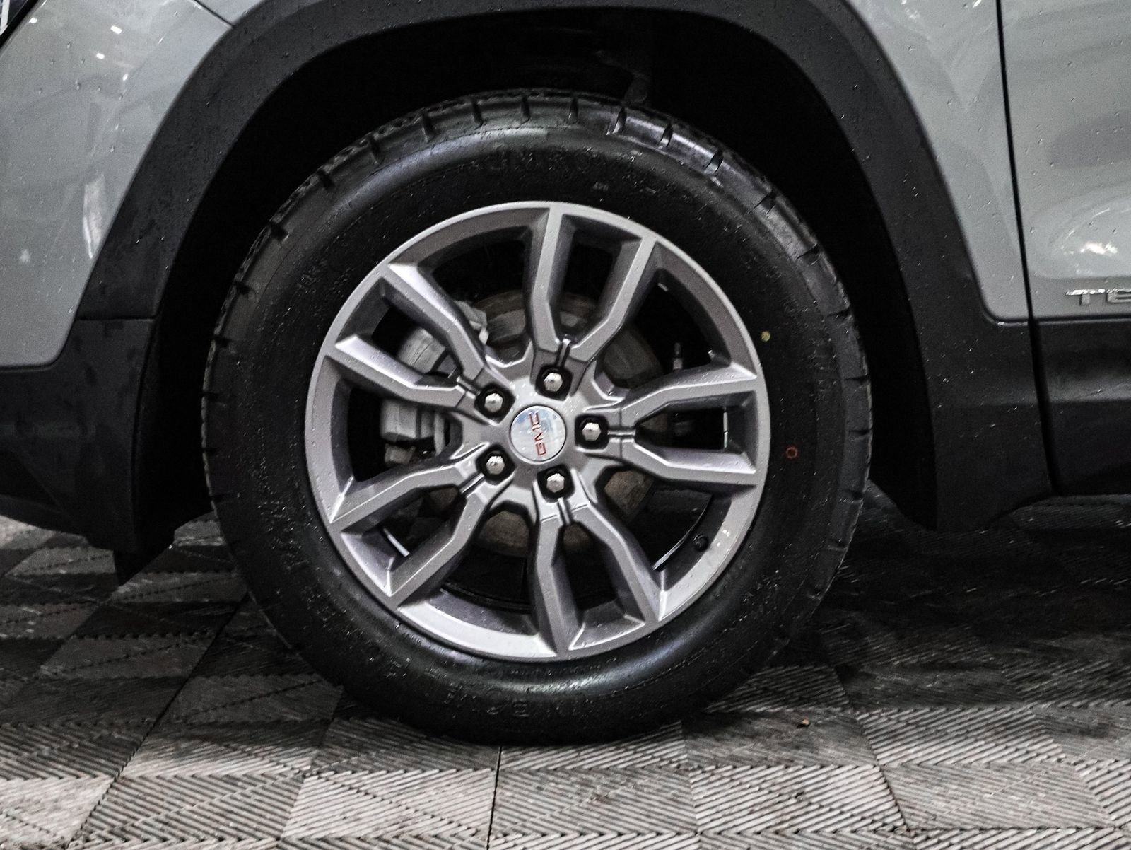 Used 2024 GMC Terrain SLT image 19