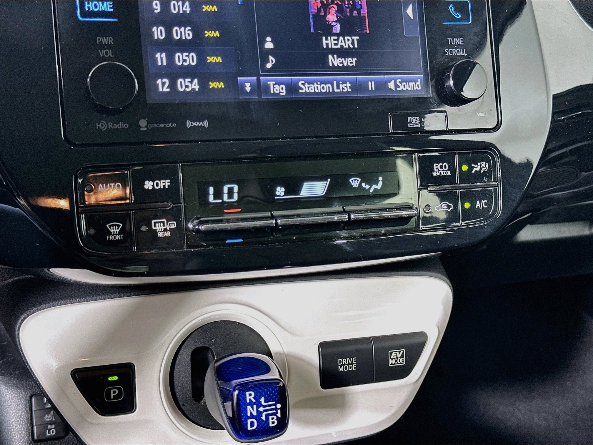 Used 2017 Toyota Prius Four FWD image 23