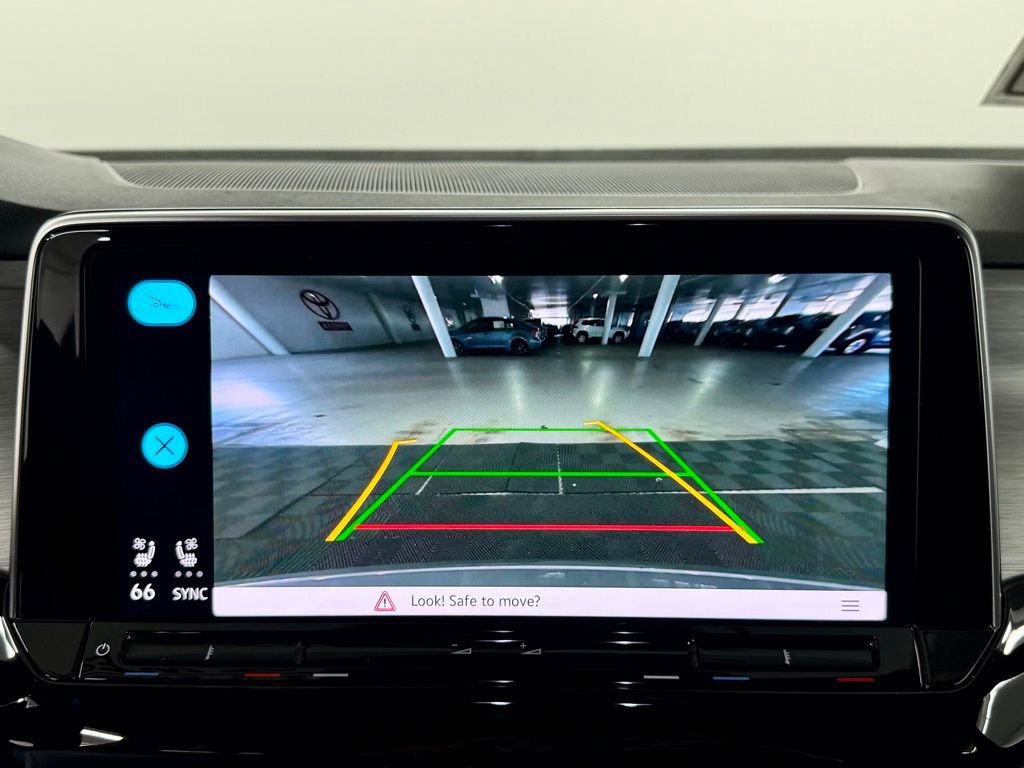 Used 2025 Volkswagen Atlas Cross Sport SE image 31