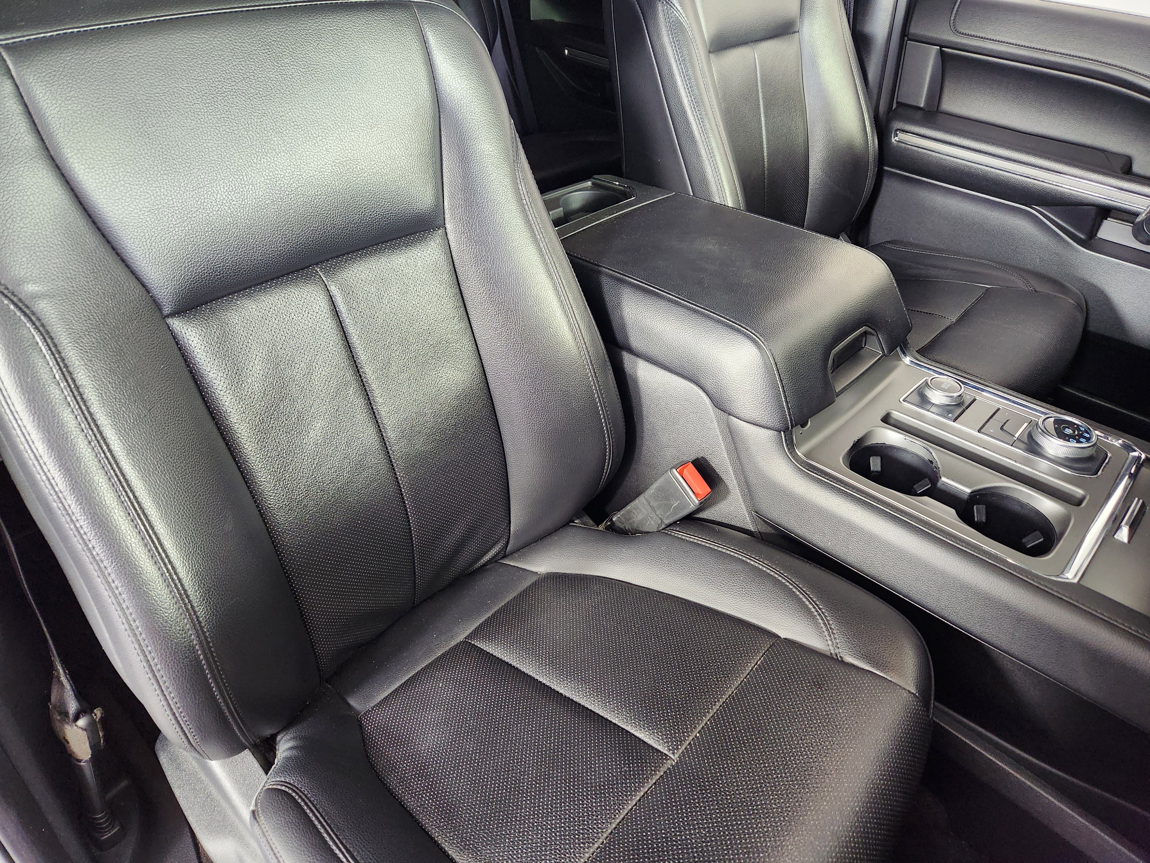 Used 2020 Ford Expedition XLT w/ Equipment Group 202A AWD/4WD image 10