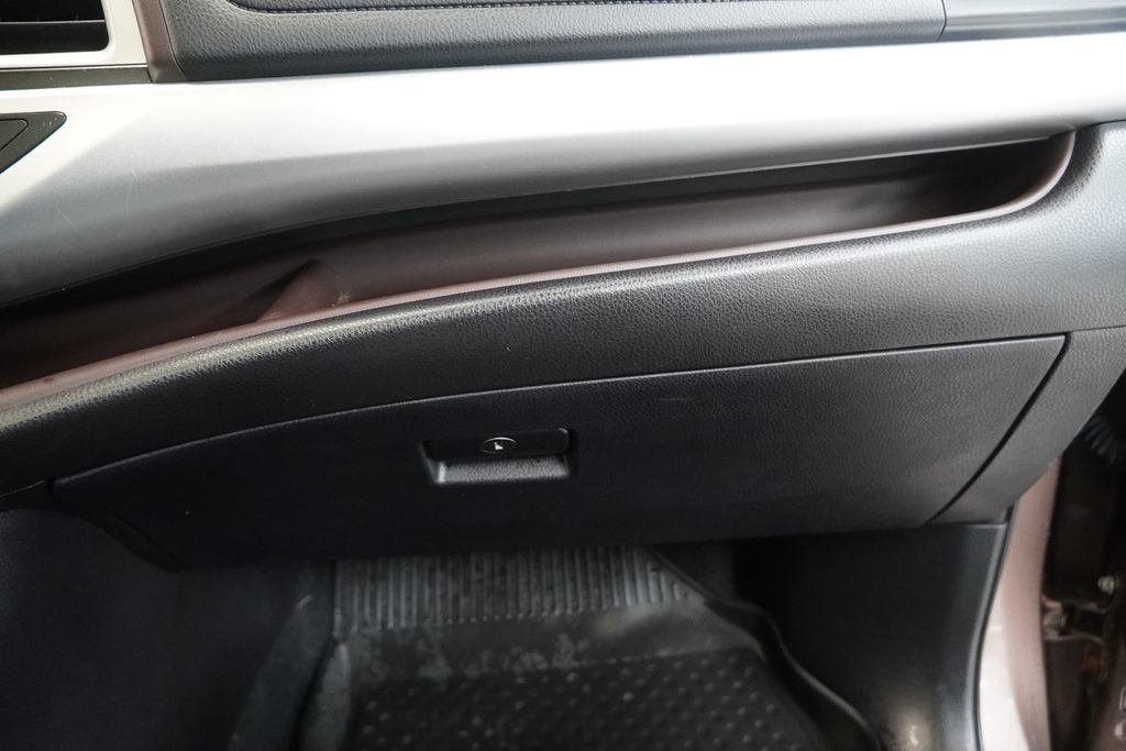 Used 2017 Toyota Highlander XLE AWD/4WD image 37