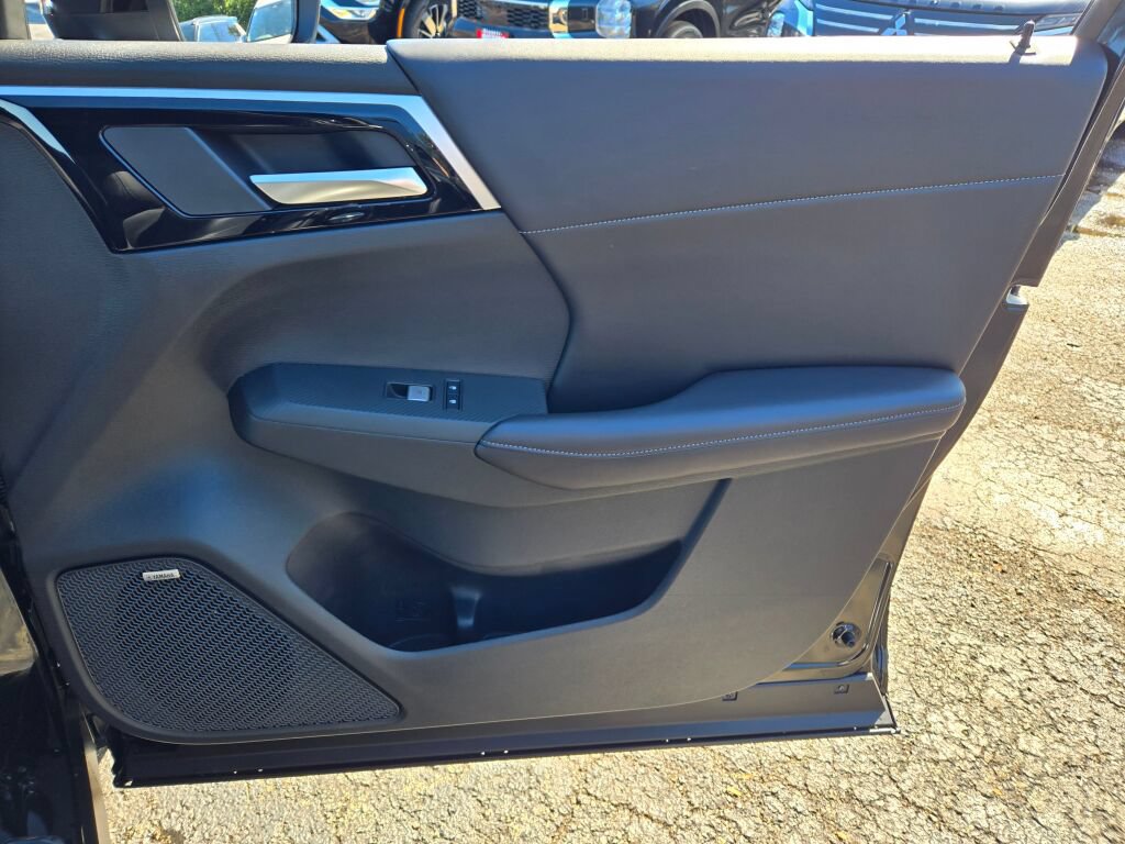 New 2026 Mitsubishi Outlander LE AWD/4WD image 6