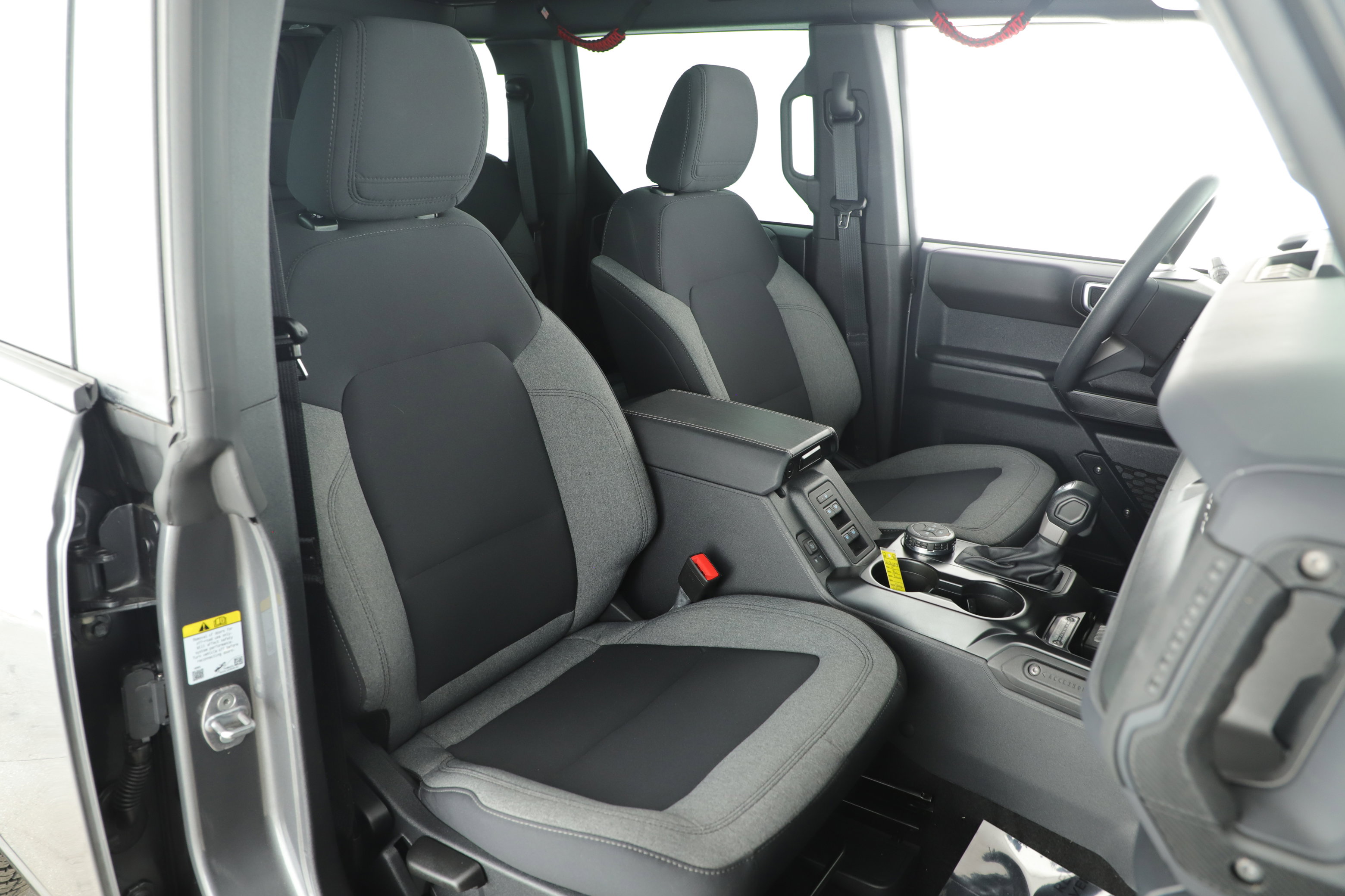 Used 2025 Ford Bronco Badlands image 15