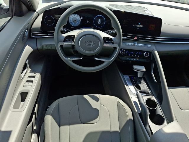 Used 2024 Hyundai Elantra SEL FWD image 11