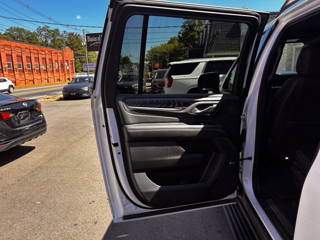Used 2023 GMC Yukon XL Denali AWD/4WD image 15