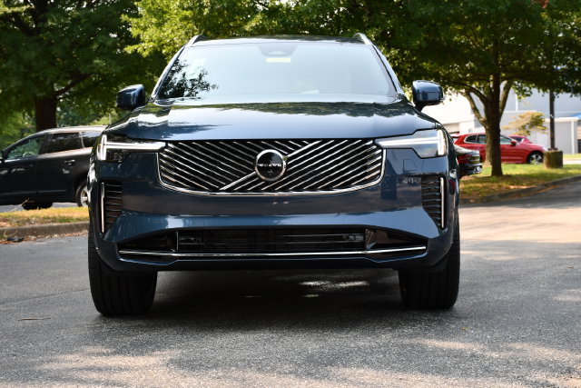 New 2026 Volvo XC90 B5 Plus w/ Protection Package Premier AWD/4WD image 2