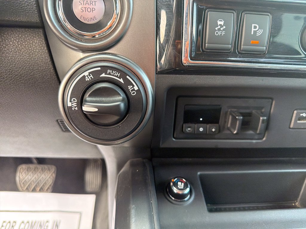 Used 2019 Nissan Titan Platinum Reserve AWD/4WD image 23