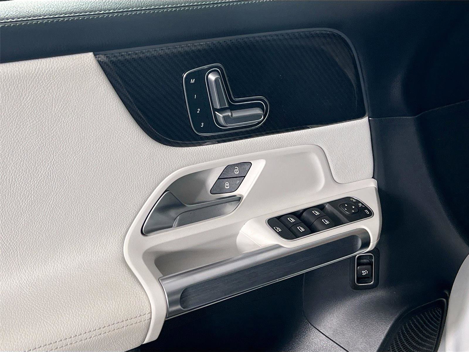 Certified 2023 Mercedes-Benz GLB 250 4MATIC image 16