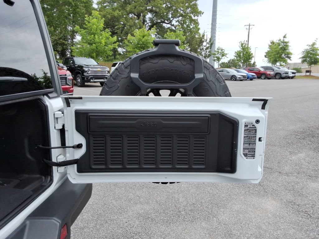 Used 2024 Jeep Wrangler Unlimited Rubicon w/ XTREMEE 35" Tire Package AWD/4WD image 20