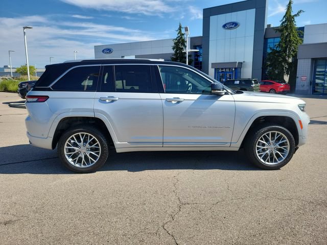 Used 2022 Jeep Grand Cherokee Summit AWD/4WD image 6
