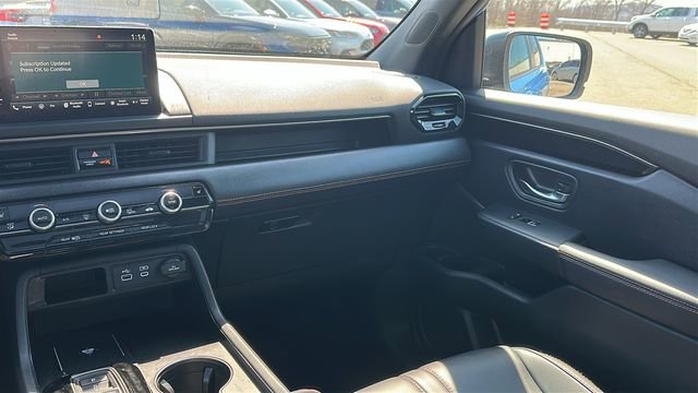 Used 2025 Honda Pilot TrailSport image 25