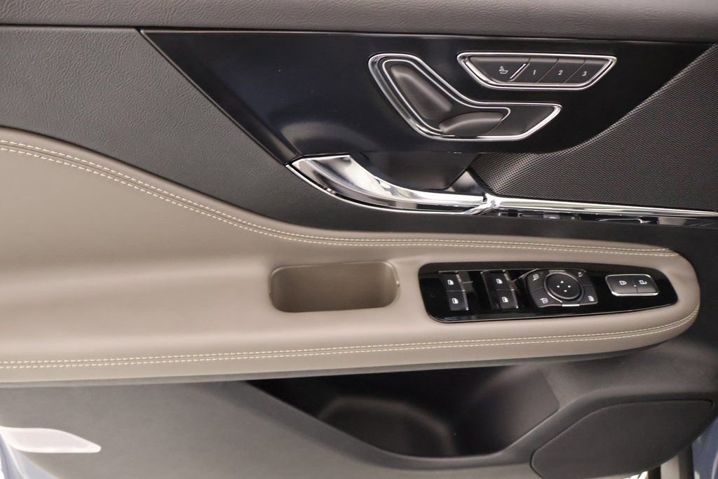 New 2026 Lincoln Corsair Reserve FWD image 17