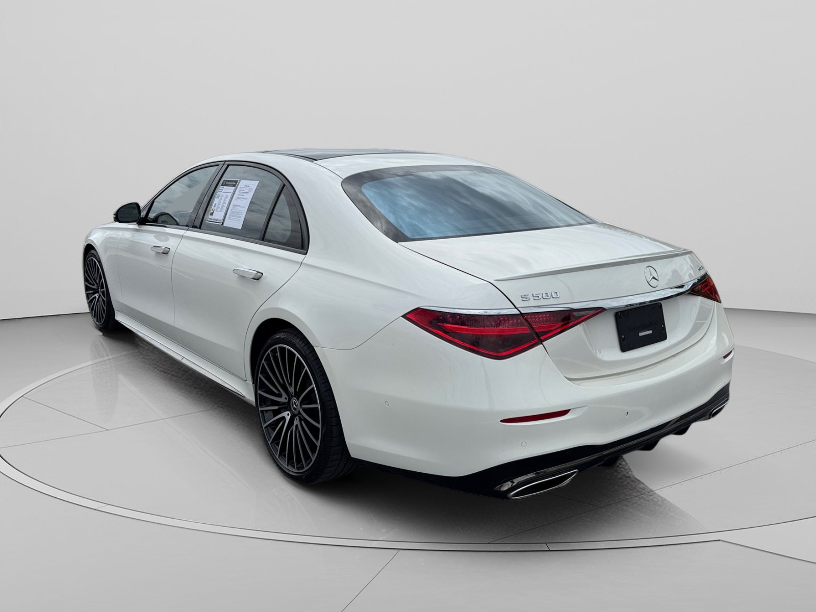 Used 2023 Mercedes-Benz S 580 4MATIC Sedan image 3
