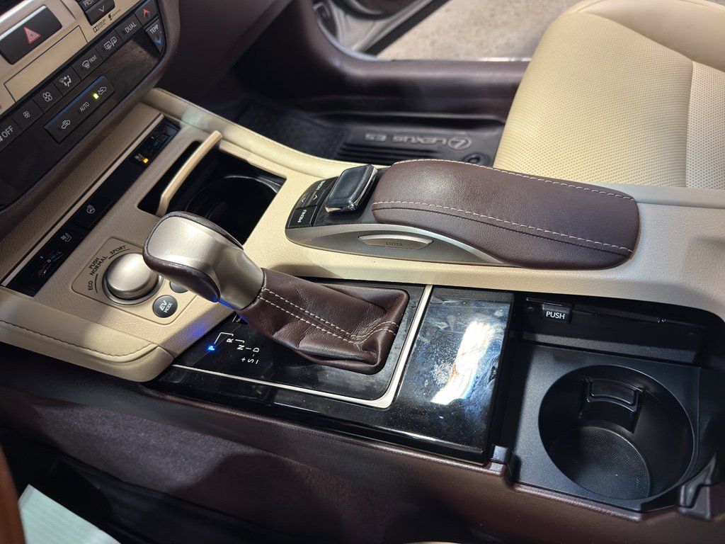 Used 2016 Lexus ES 300h image 19