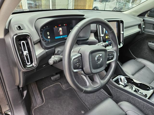 Used 2025 Volvo XC40 B5 Plus AWD/4WD image 19