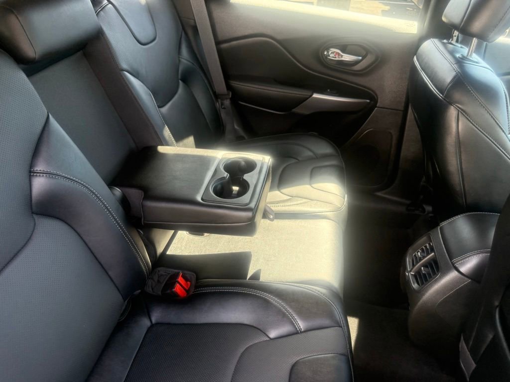 Used 2022 Jeep Cherokee Latitude Lux w/ Mopar Interior Package AWD/4WD image 46