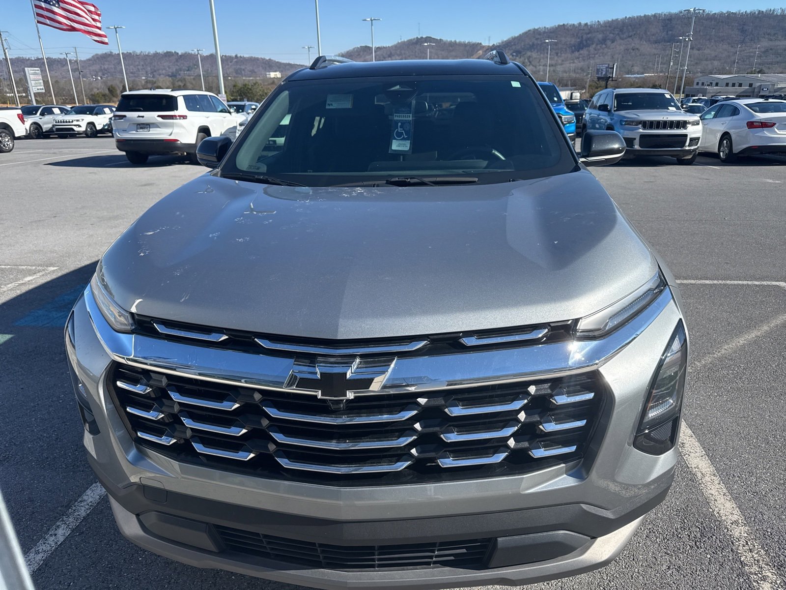 Used 2025 Chevrolet Equinox LT w/ Convenience Package II image 3
