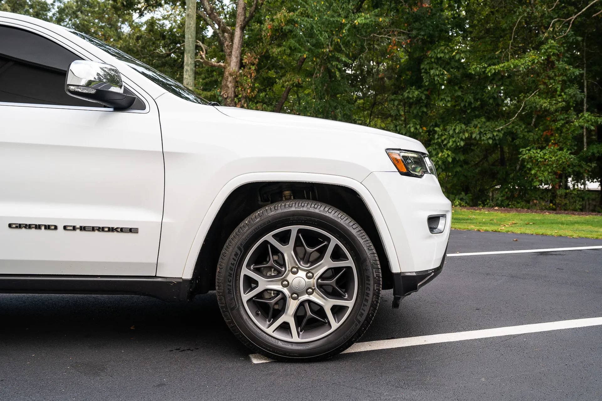 Used 2018 Jeep Grand Cherokee Limited AWD/4WD image 12