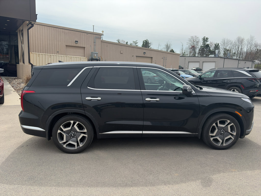 Used 2023 Hyundai Palisade Limited image 2
