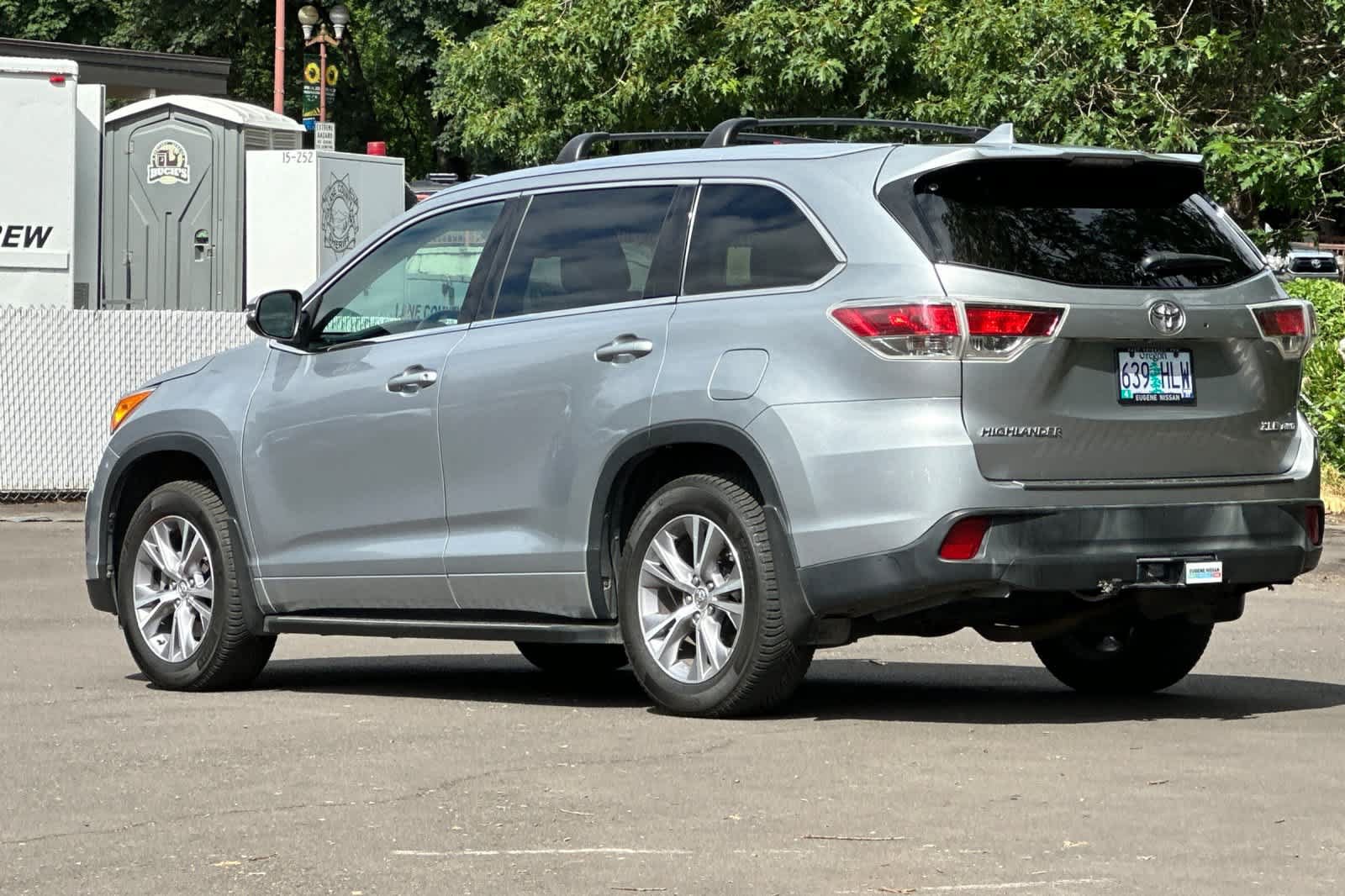 Used 2015 Toyota Highlander XLE AWD/4WD image 6
