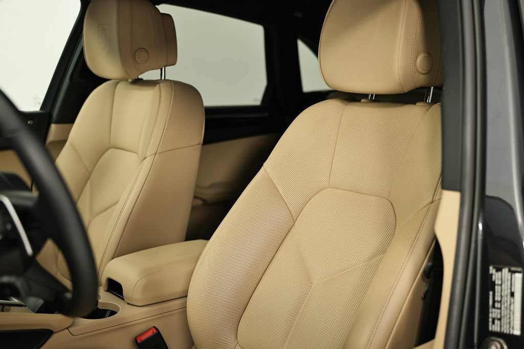 Certified 2026 Porsche Macan AWD/4WD image 22