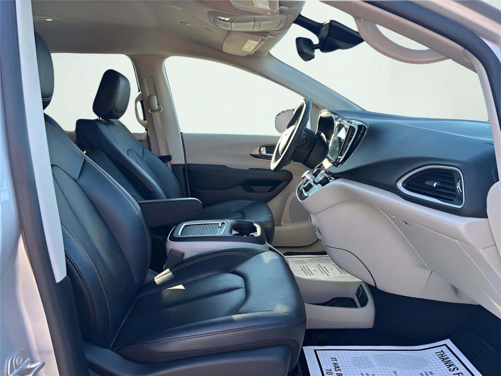 Used 2024 Chrysler Pacifica Touring-L FWD image 15