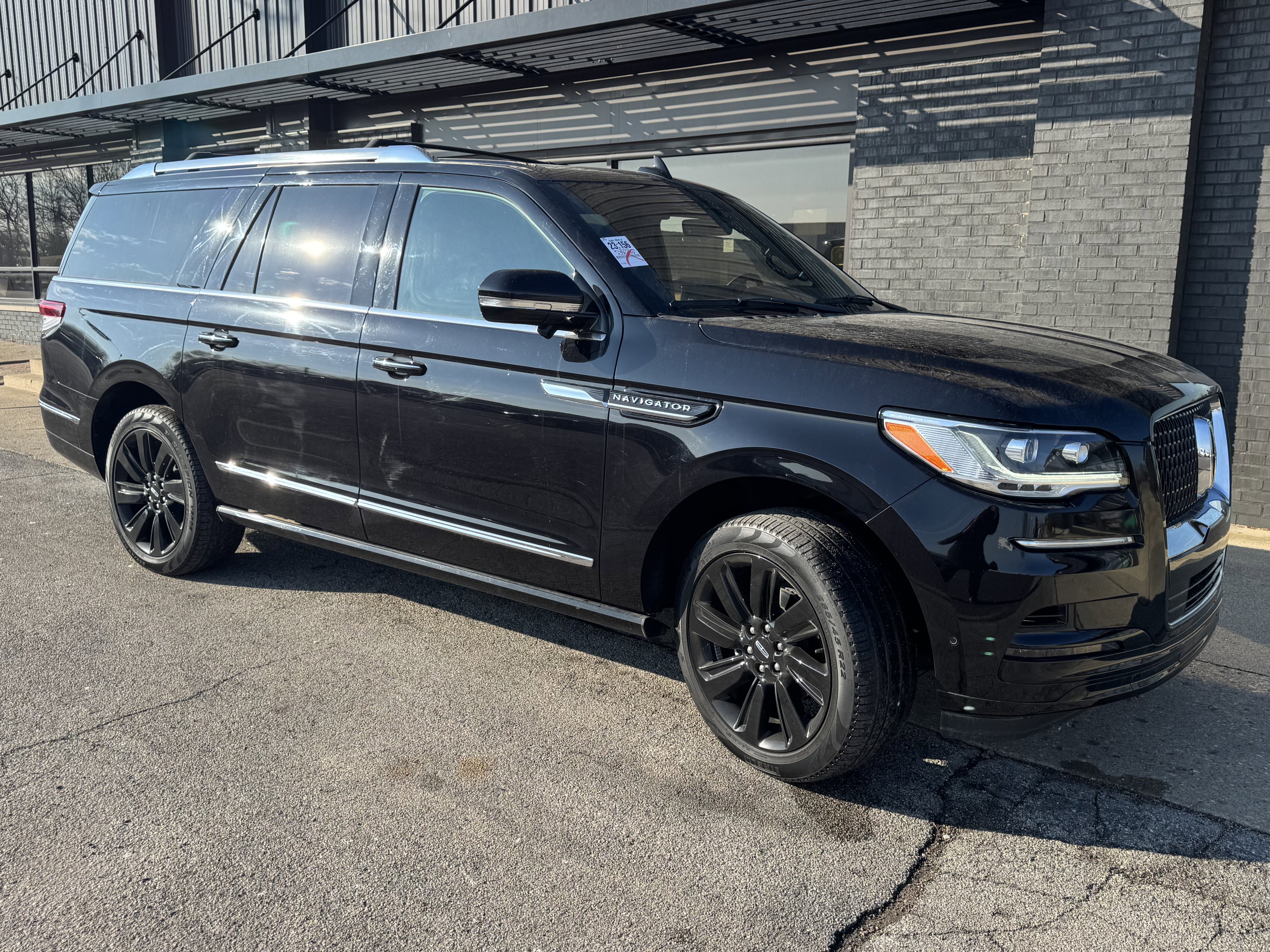 Used 2022 Lincoln Navigator L Reserve image 3