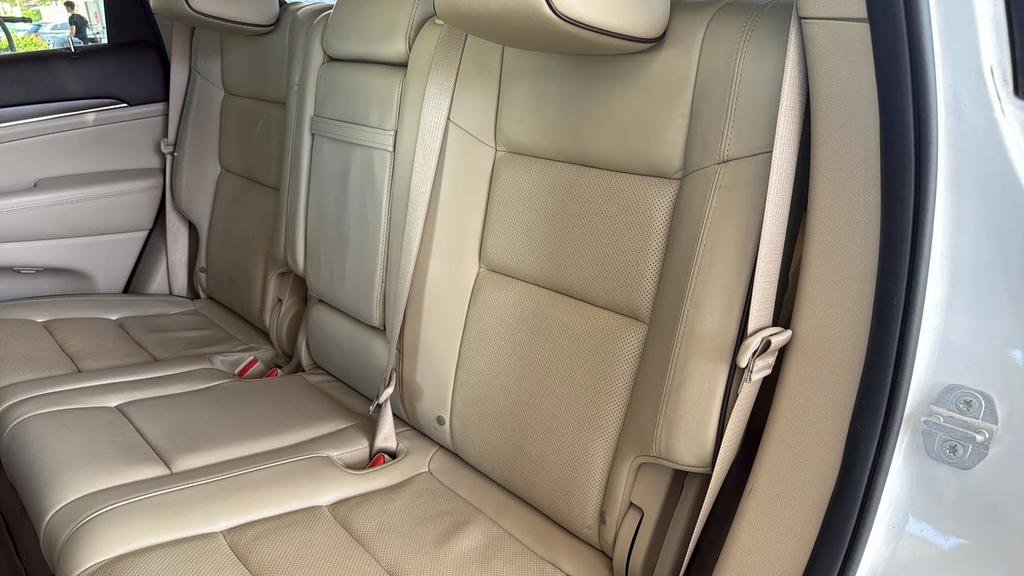 Used 2019 Jeep Grand Cherokee Overland RWD image 35