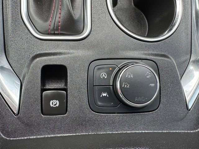 Used 2023 Chevrolet Traverse RS image 39