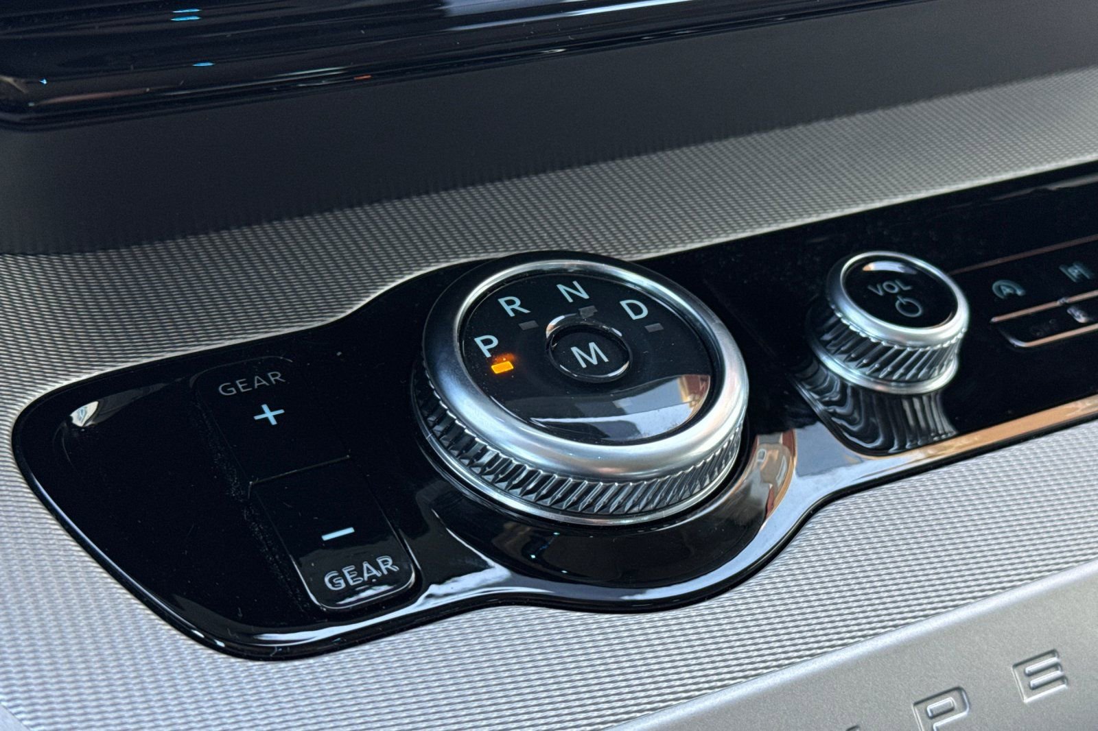 Certified 2025 Ford Expedition Active image 24