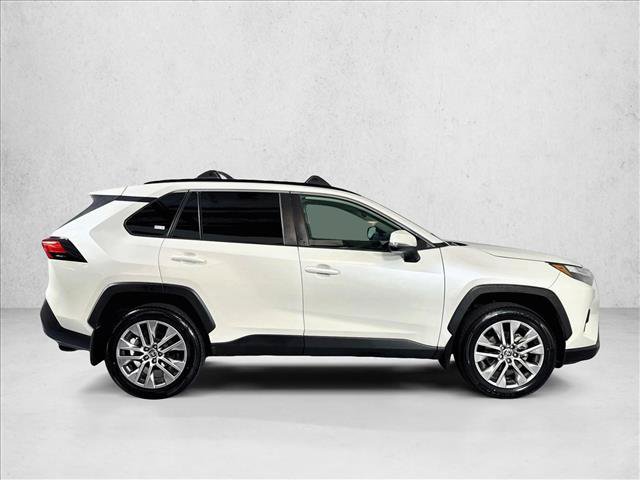 Used 2022 Toyota RAV4 XLE Premium AWD/4WD image 4