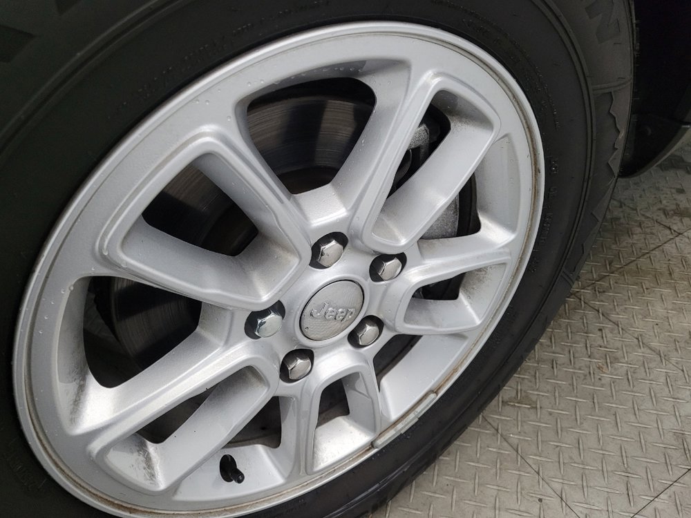 Used 2020 Jeep Grand Cherokee Laredo image 31