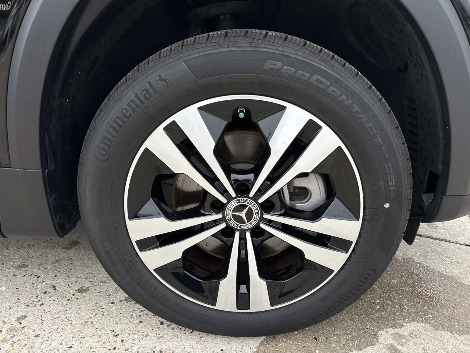 Used 2025 Mercedes-Benz GLB 250 4MATIC image 4